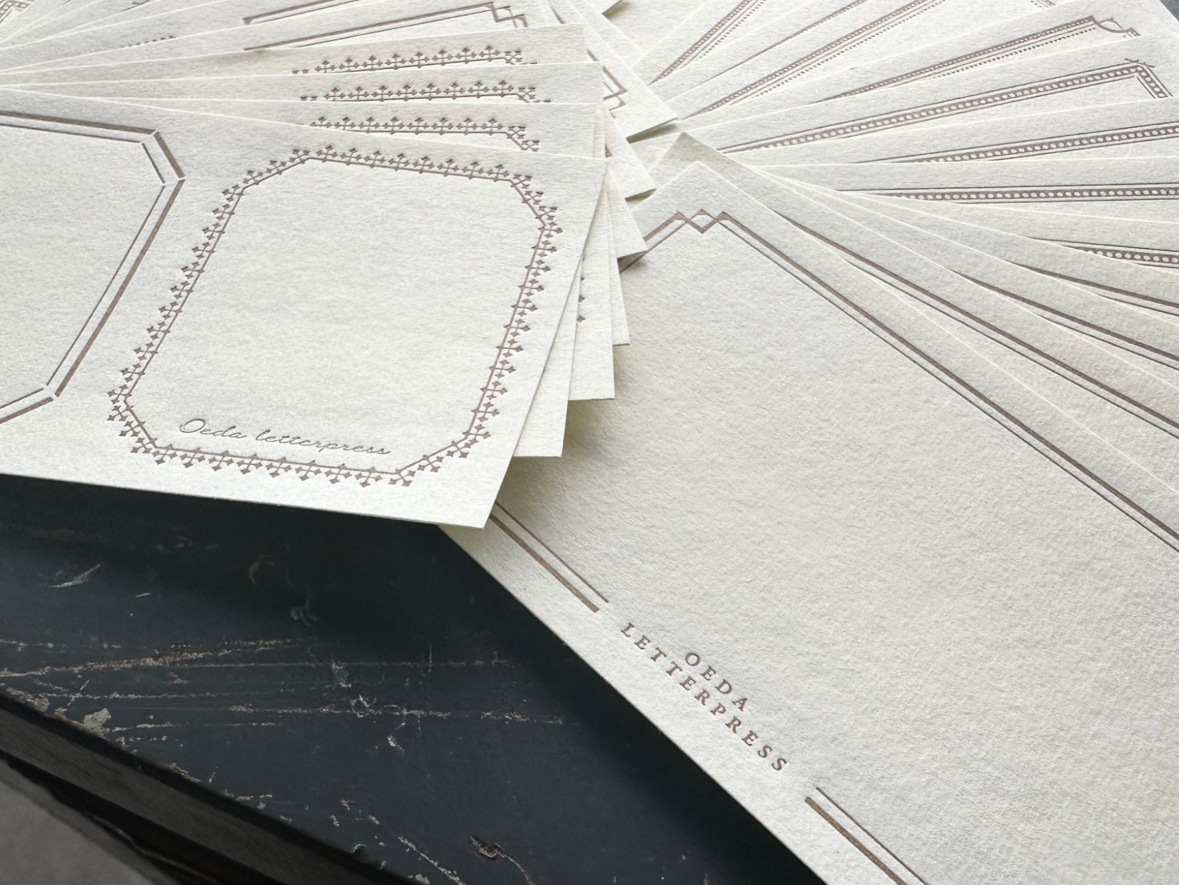 LETTERPRESS sticker set Bronze / Black (36 pieces each)