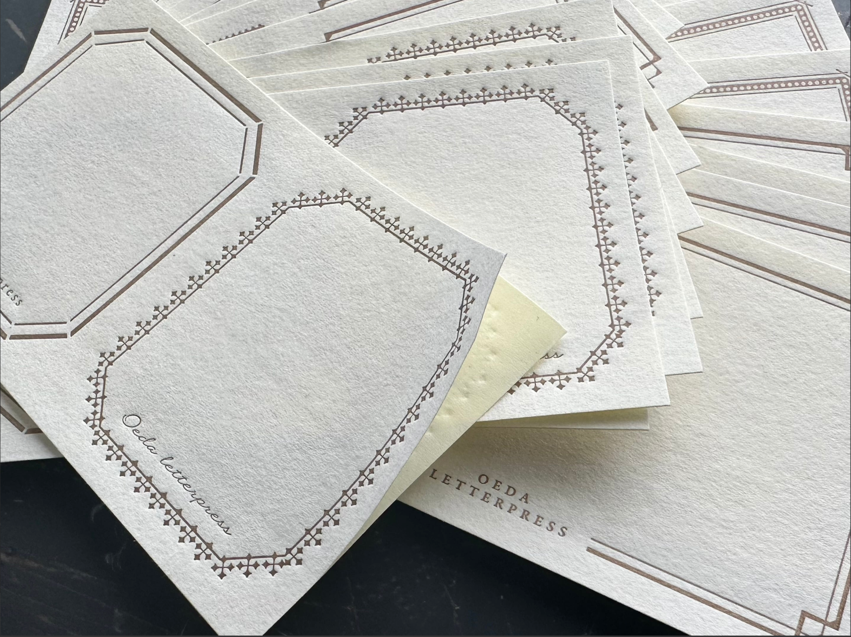 LETTERPRESS sticker set Bronze / Black (36 pieces each)