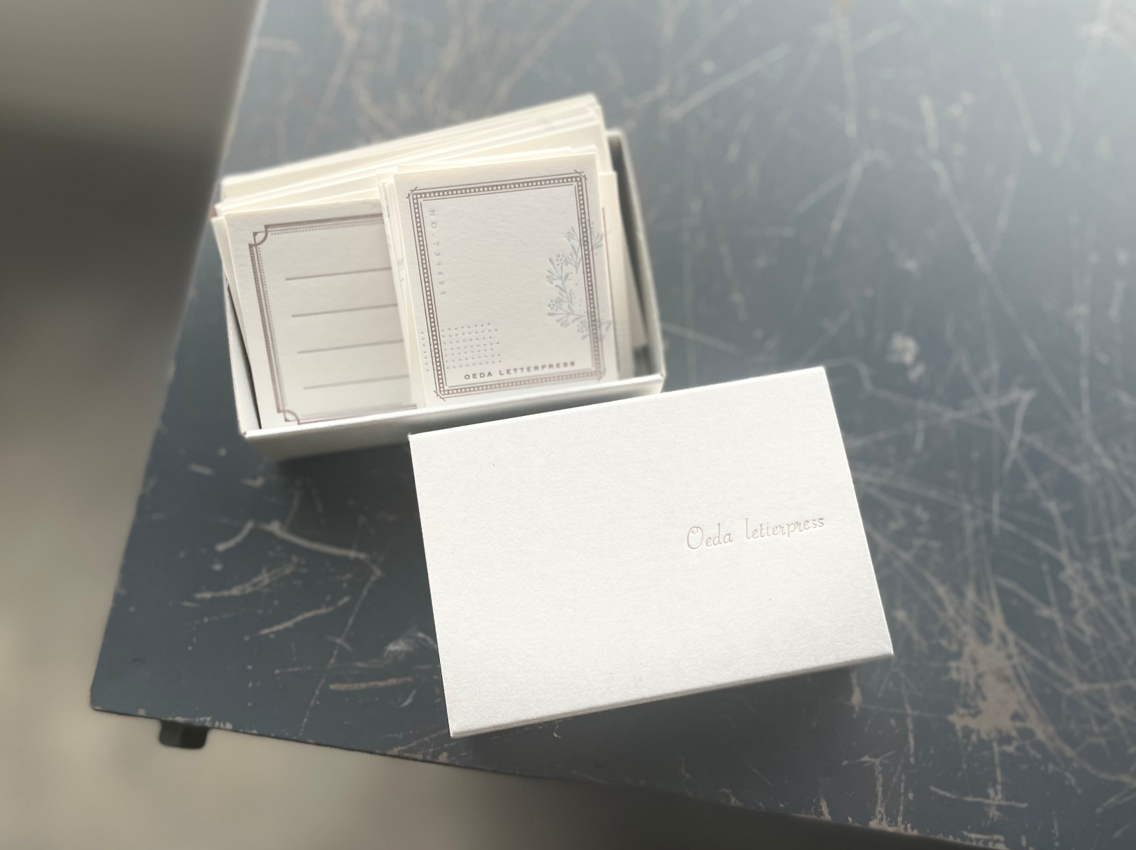 【活版印刷】 Assorted card box / mellow silver （カード12種×6枚 計72枚入り）
