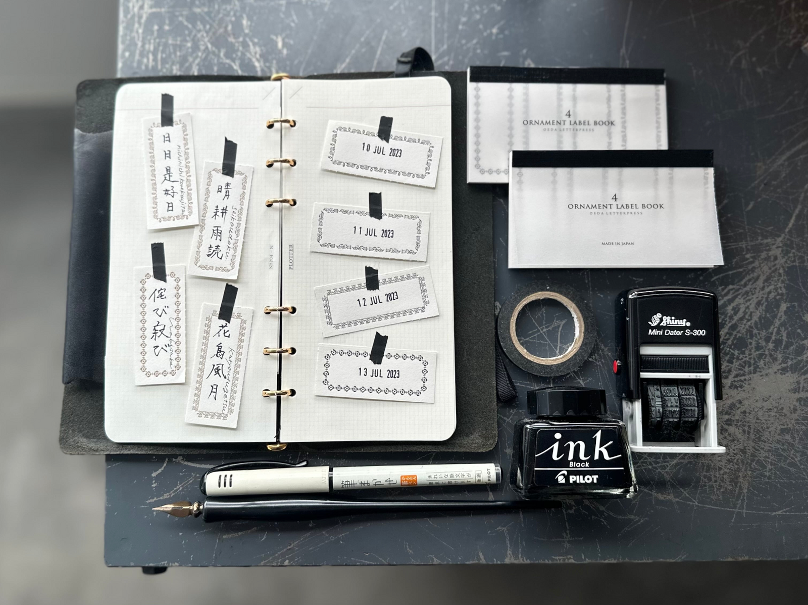 OEDA LETTERPRESS 4 Ornament Label Book - Frame Black